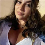 Diplomata in lingue impartisce lezioni di inglese a ragazzi delle superiori, elementari e medie